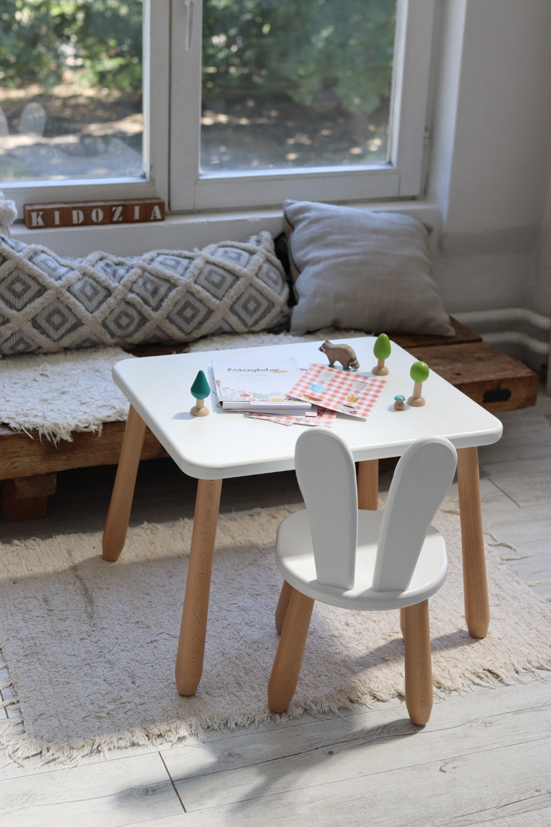 Ensemble Table et Chaise Enfant Scandinave en Bois de Hêtre Massif (Lapin)