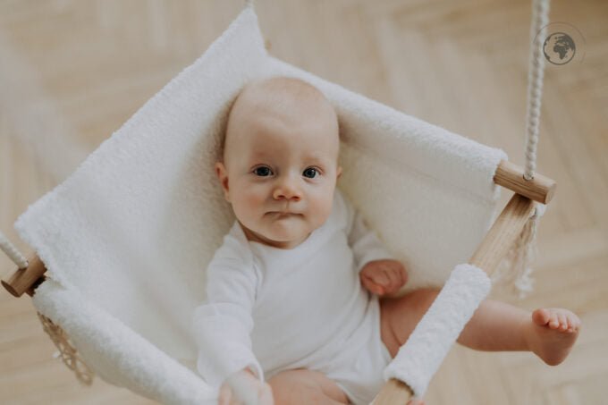 BaBi Baby Swing - Bouclé Snow White - Tiny Tugz™