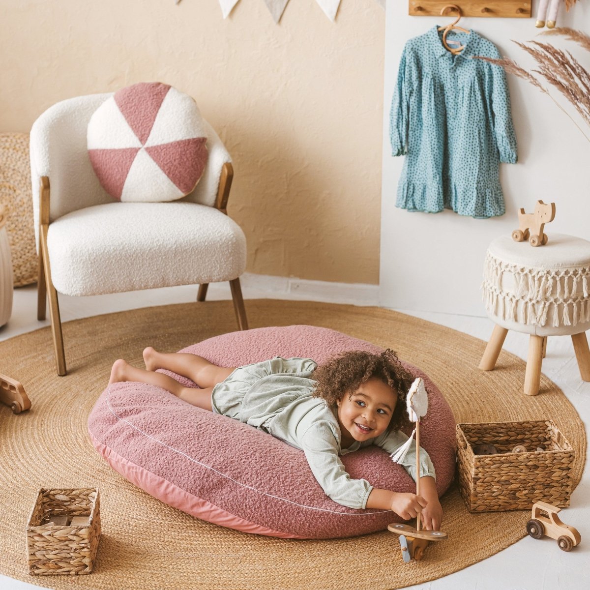 Bouclé Kids Floor Cushion - Rose - Round, 100 cm - Tiny Tugz™