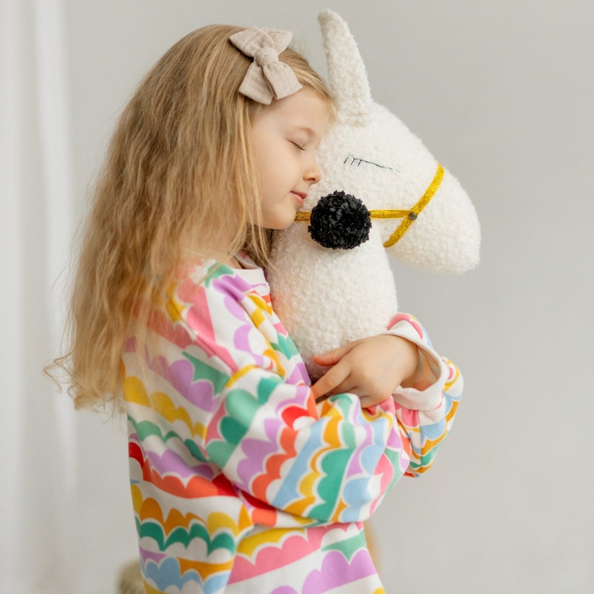 Bouclé Llama Hobby Horse Stick Toy - Ecru - 95 cm - Tiny Tugz™