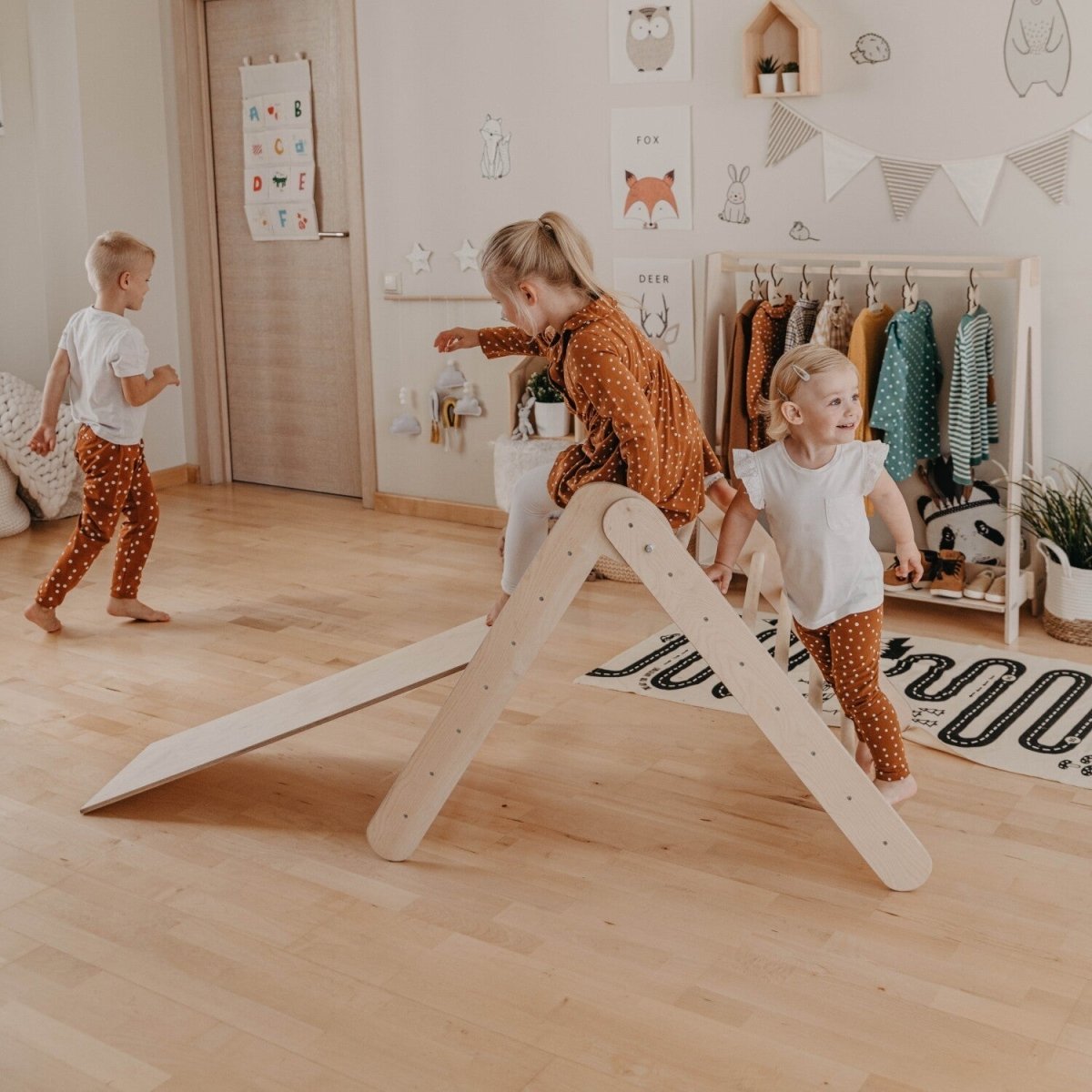 Foldable Montessori Climber (Ramp Included) - Tiny Tugz™
