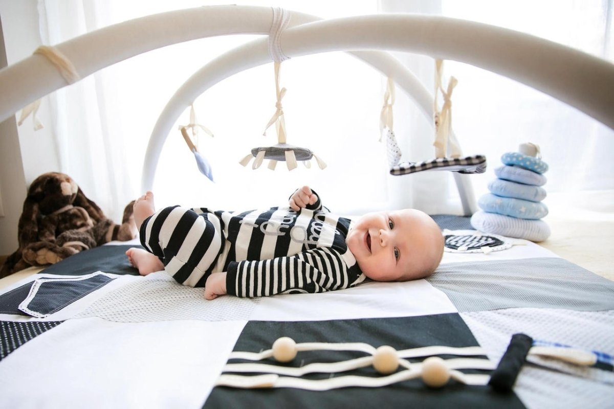 GOTS Organic Activity Mat & Arches 100×100 cm for Babies (0–18m) - Black - Tiny Tugz™