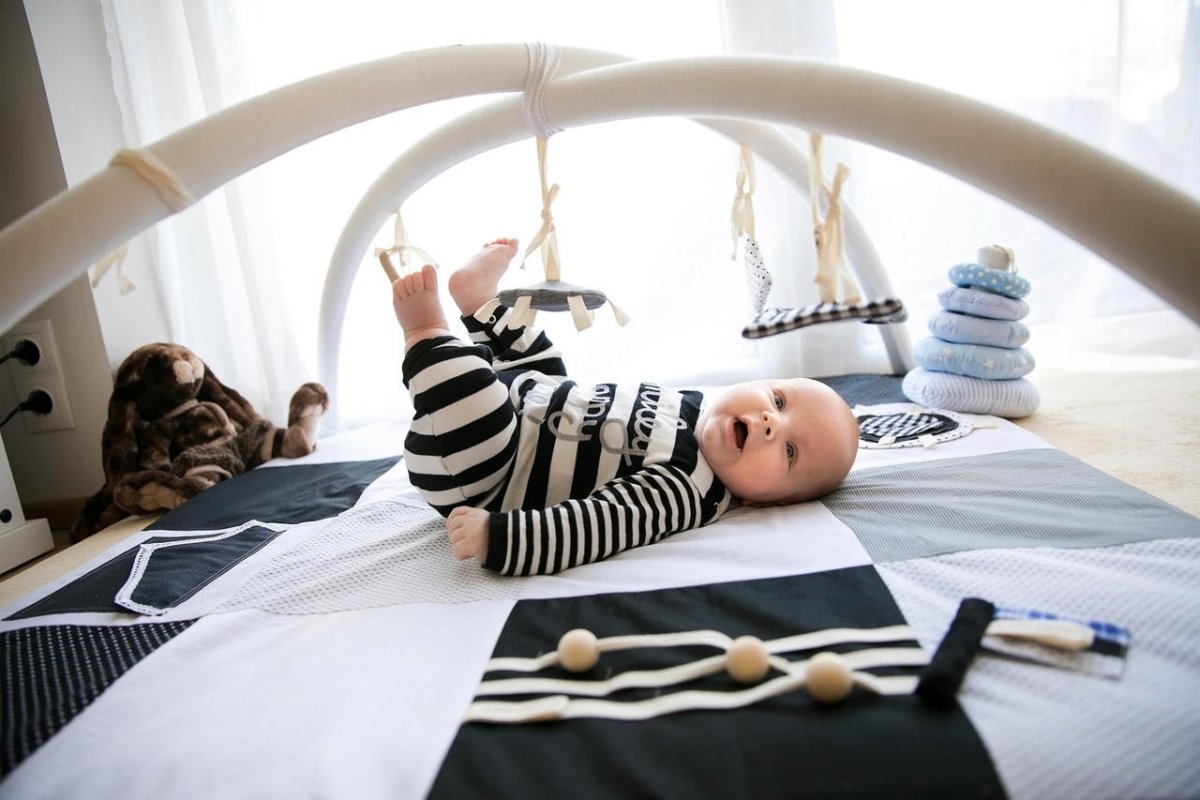 GOTS Organic Activity Mat & Arches 100×100 cm for Babies (0–18m) - Black - Tiny Tugz™