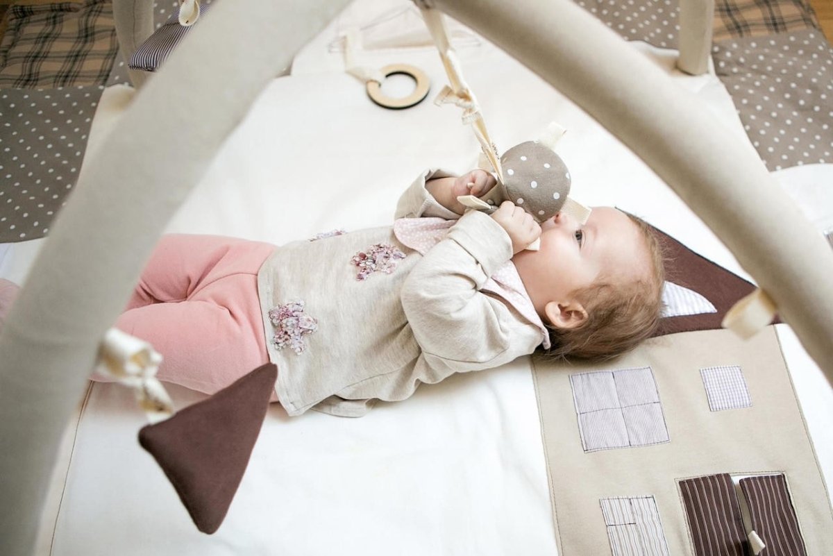 GOTS Organic Activity Mat & Arches 120×120 cm for Babies (0–18m) - Brown - Tiny Tugz™