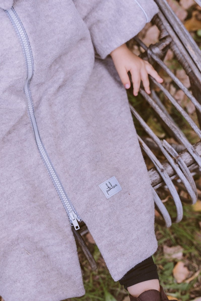 Kids 100% Merino Wool Car Poncho – Car Seat Safe (Lamb) - Tiny Tugz™