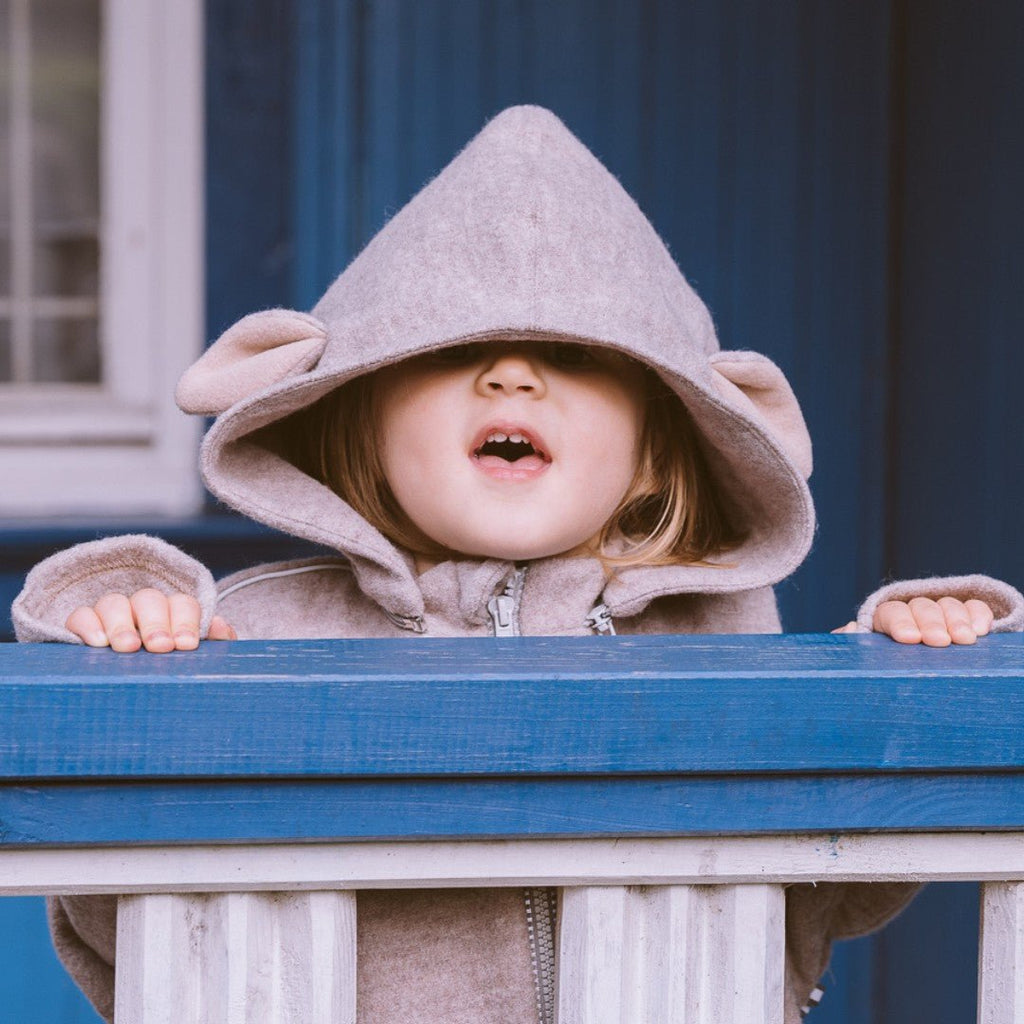 Kids 100% Merino Wool Car Poncho – Car Seat Safe (Lamb) - Tiny Tugz™