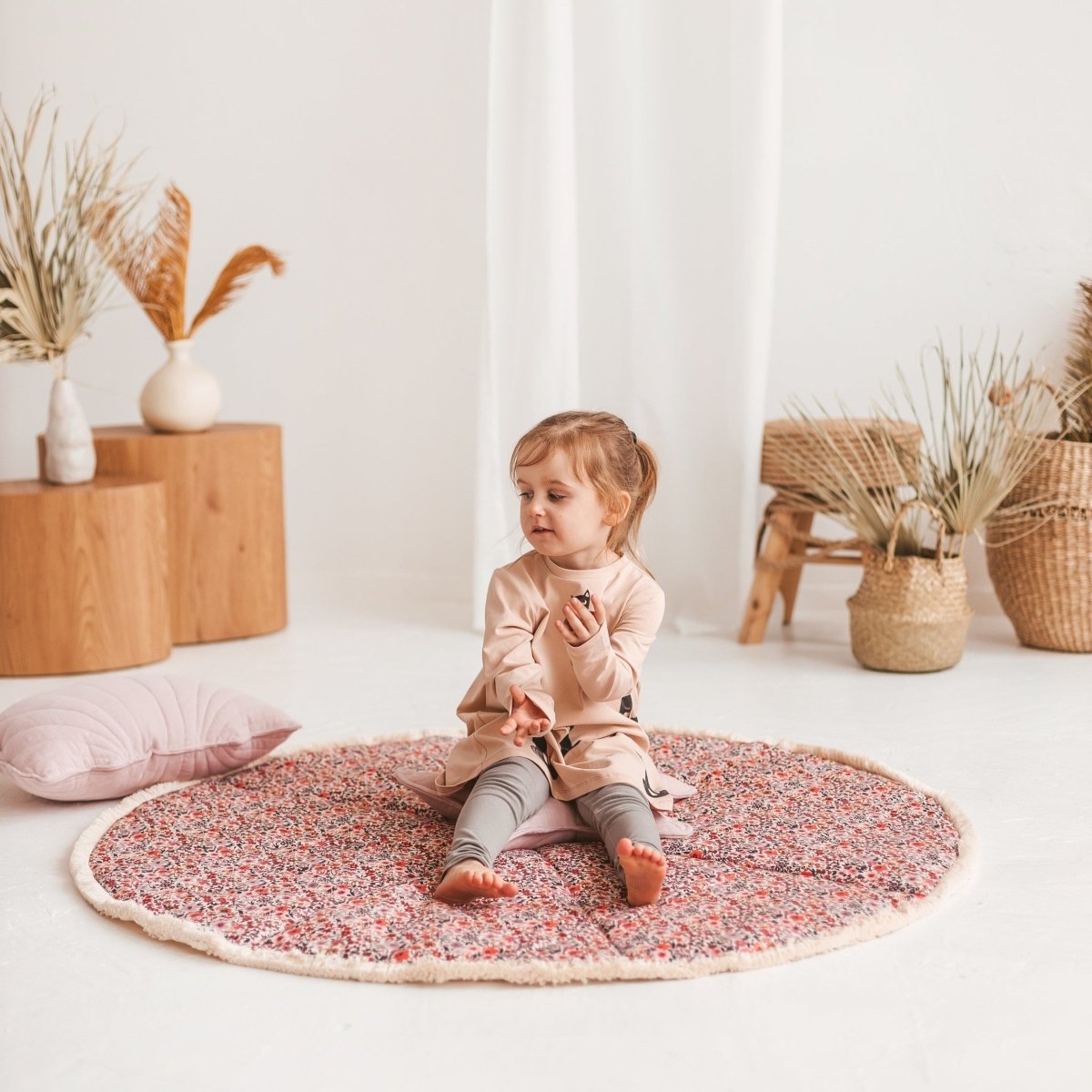 Kids Play Mat with Cotton Fringe - Floral Rose - Round, 115 cm - Tiny Tugz™