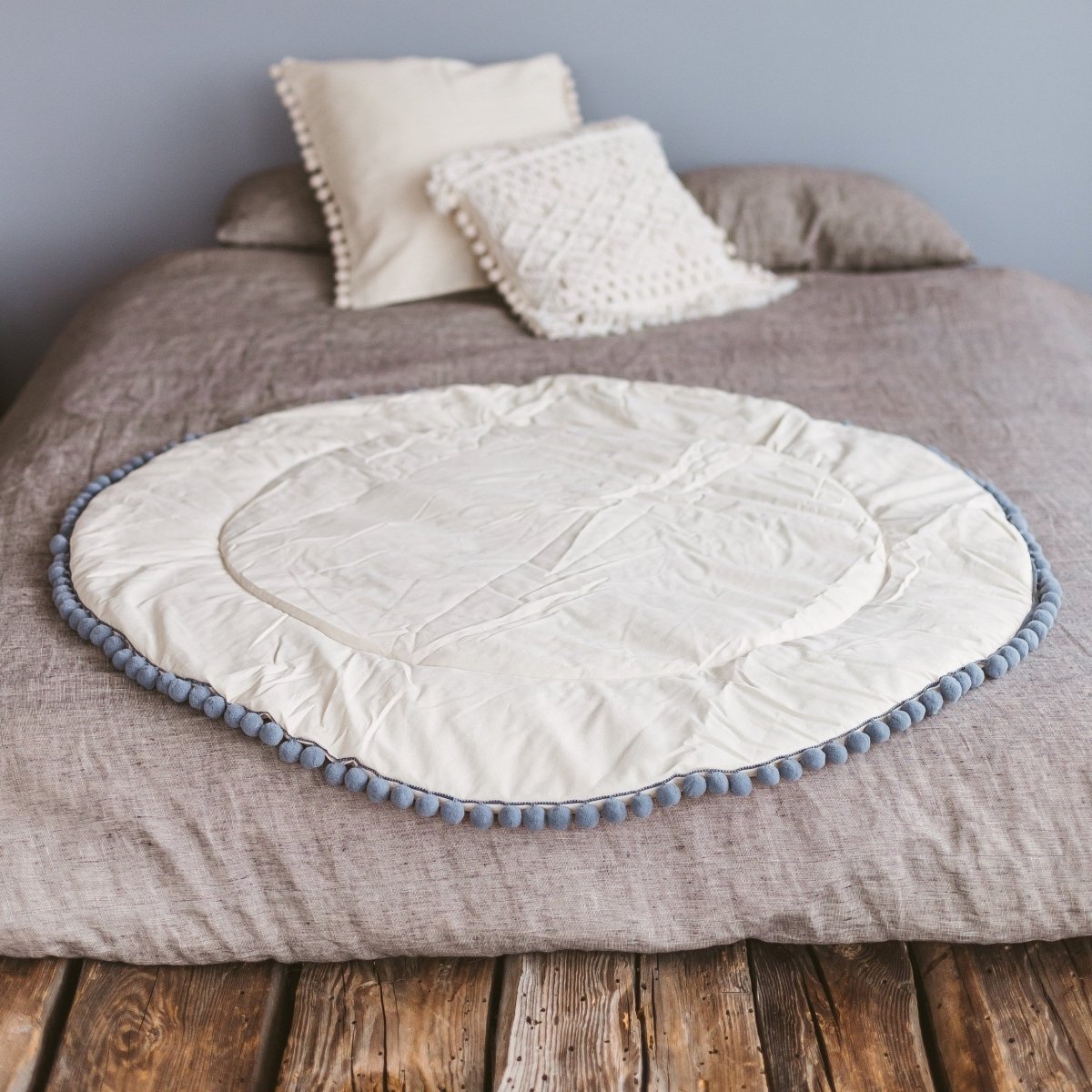 Kids Play Mat with Grey Pompom Border - Ecru - Round, 115 cm - Tiny Tugz™