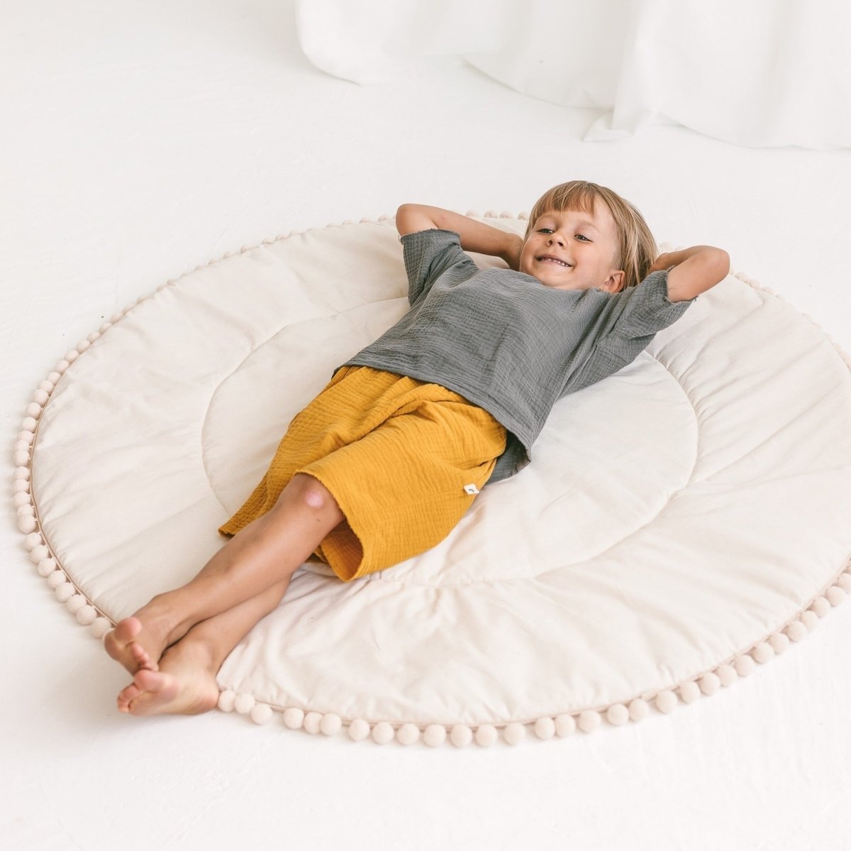 Kids Play Mat with Pompom Border - Ecru - Round, 115 cm - Tiny Tugz™