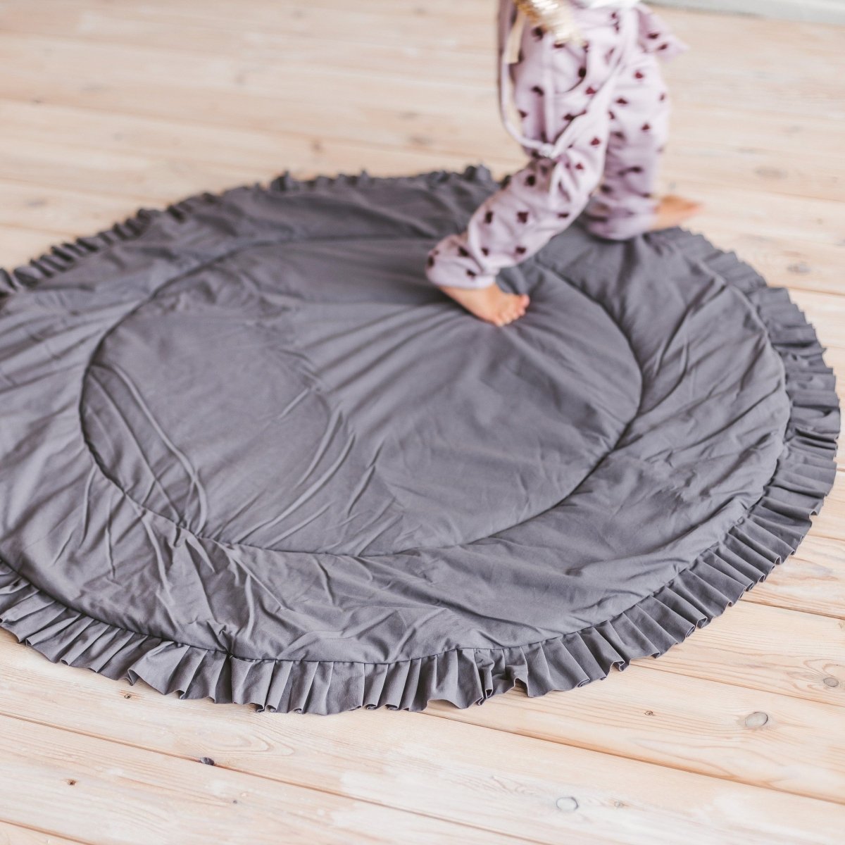 Kids Play Mat with Ruffled Border - Grey - Round, 125 cm - Tiny Tugz™