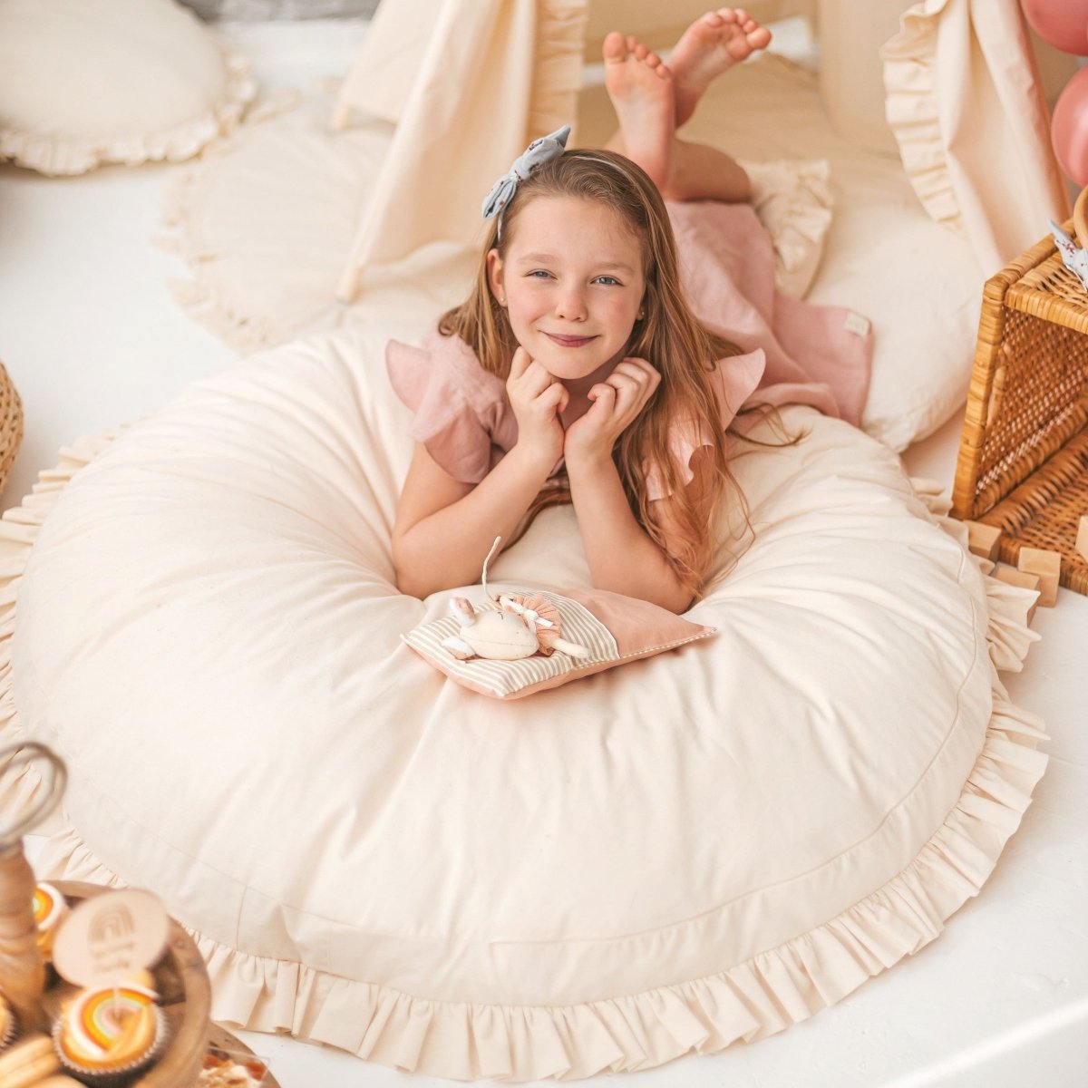 Large Kids Floor Cushion with Ruffled Edge - Ecru - Round, 100 cm - Tiny Tugz™