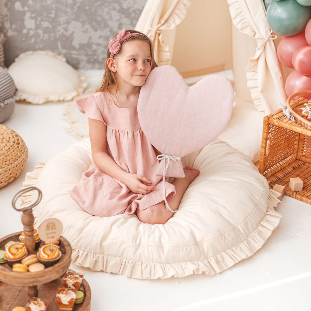 Large Kids Floor Cushion with Ruffled Edge - Ecru - Round, 100 cm - Tiny Tugz™