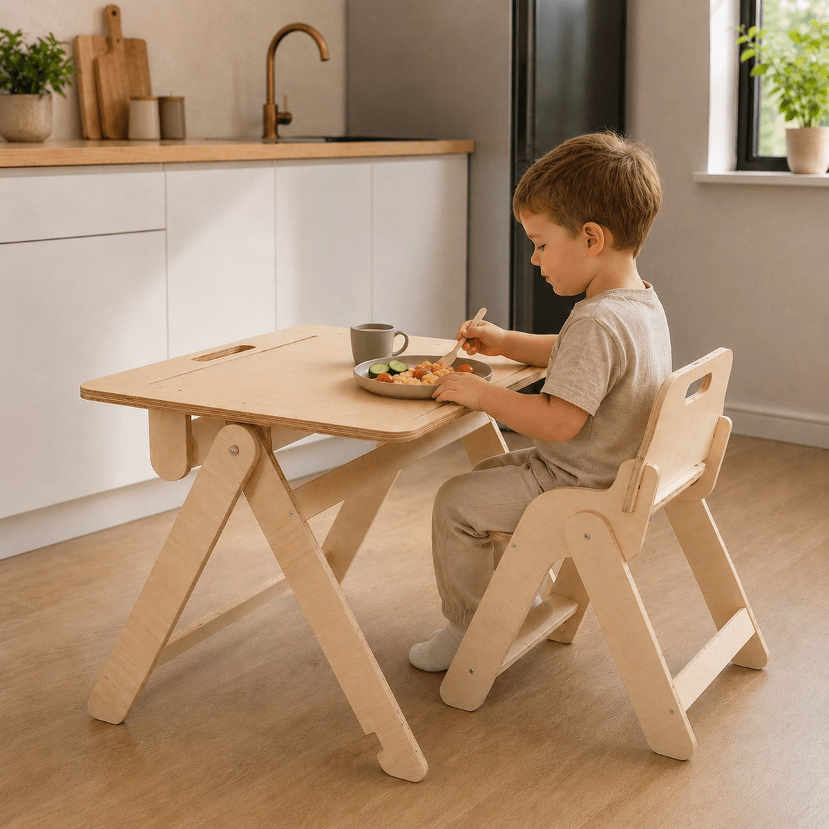 Drawing Board and Table 2in1 with Paper Roll - Tiny Tugz™