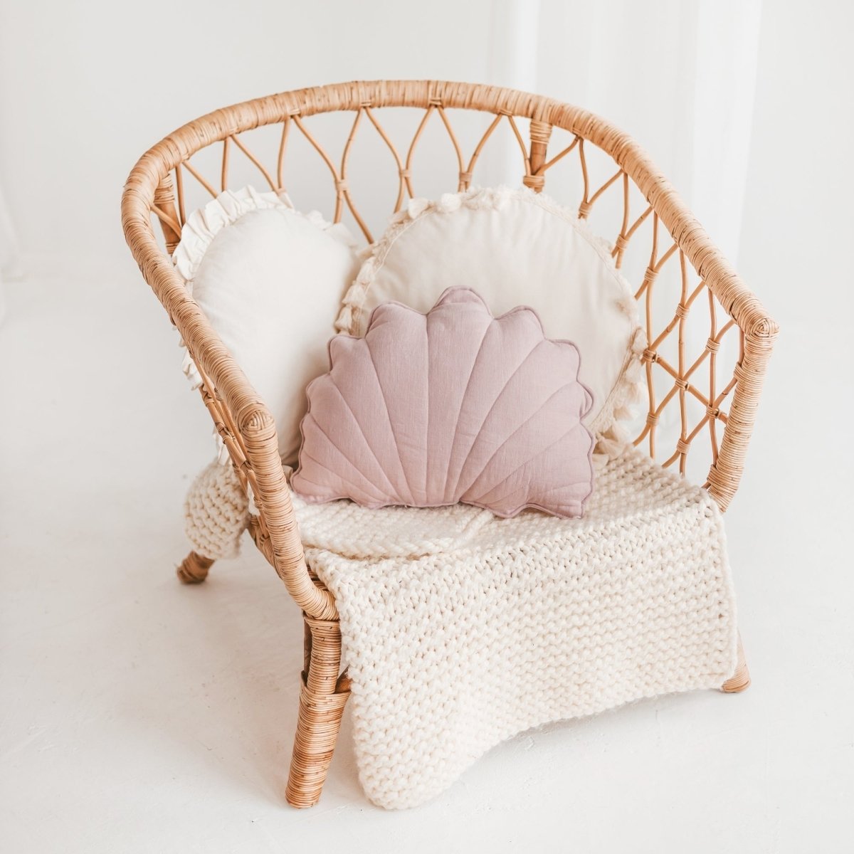Linen Seashell Cushion - Pink - 35 x 45 cm - Tiny Tugz™