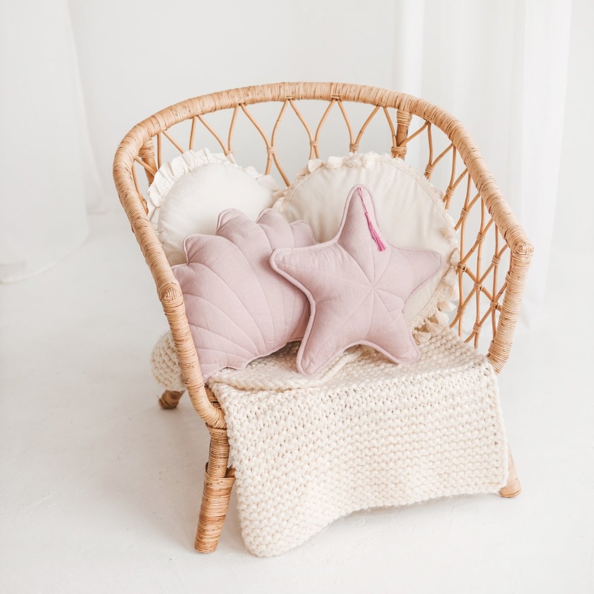 Linen Seashell Cushion - Pink - 35 x 45 cm - Tiny Tugz™