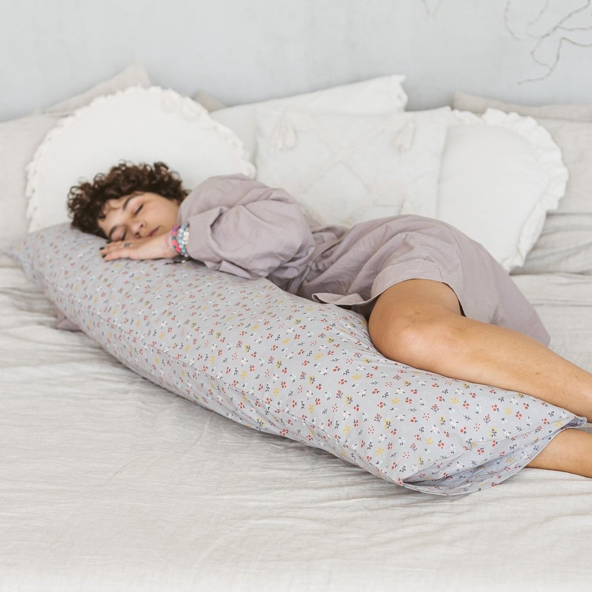 Long Maternity Body Pillow - Organic Cotton Cover - Grey Floral - 145 cm - Tiny Tugz™