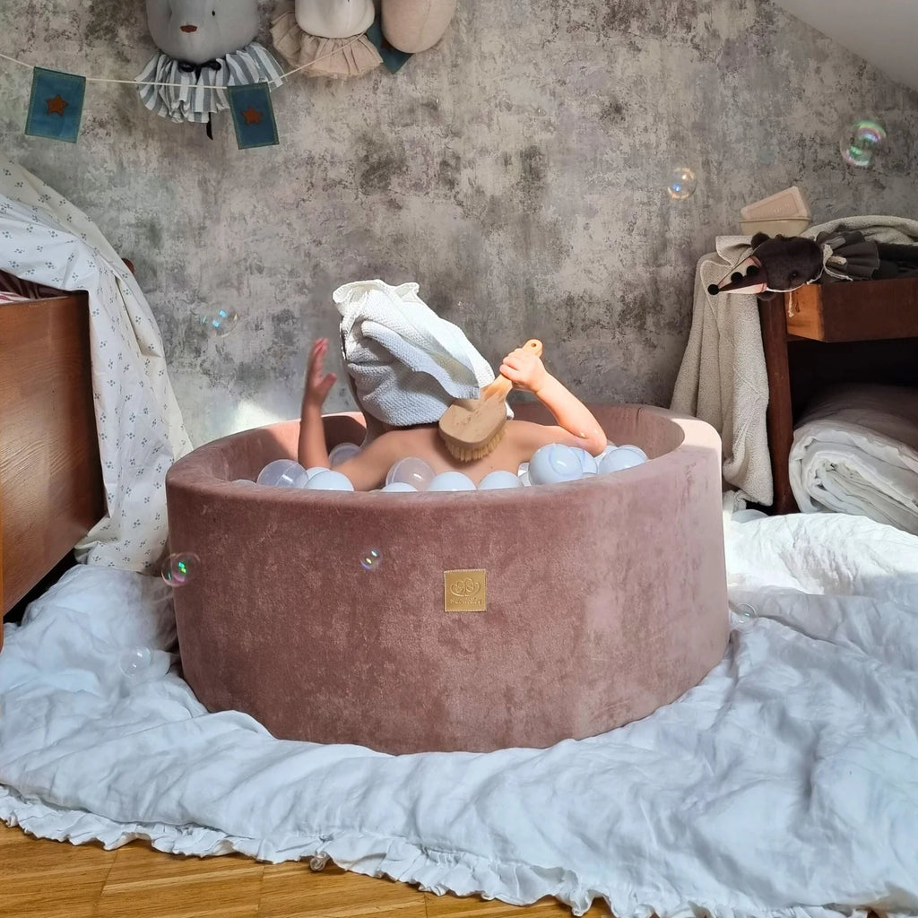 Round Velvet Foam Ball Pit (Raspberry Red) – Safe Soft Play Pool for Kids (200 Balls Included: White))