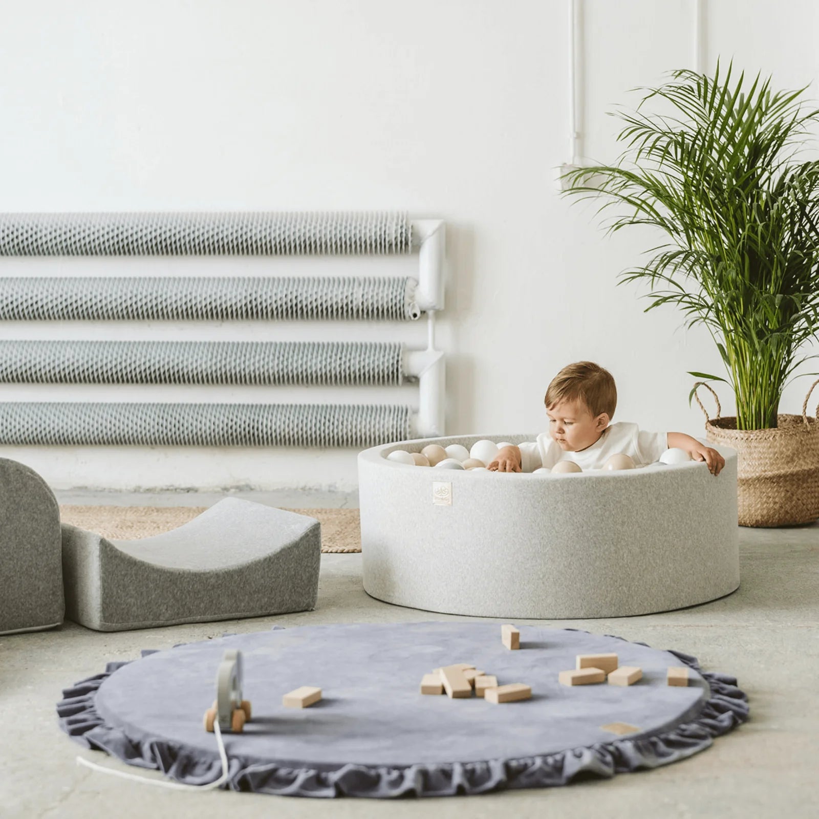 Round Velvet Play Mat for Babies & Children (Grey)