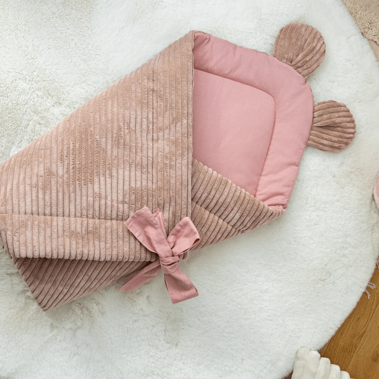 Gigoteuse d'emmaillotage en coton avec extérieur en velours (rose poudré)