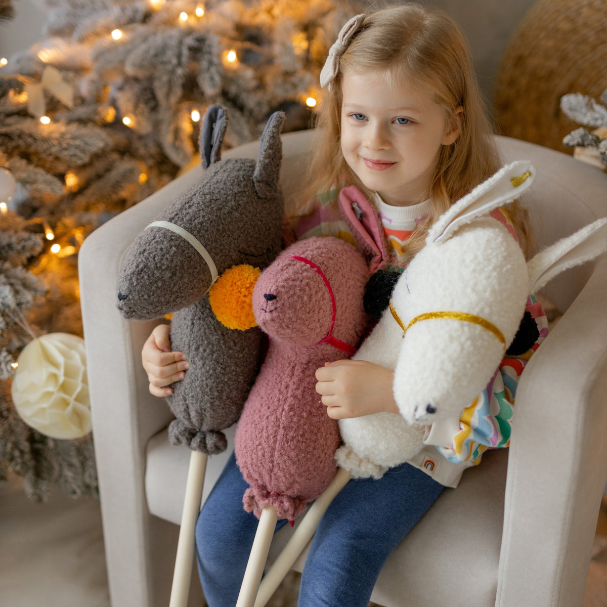 Bouclé Llama & Alpaca Hobby Horse Stick Toy – Ecru