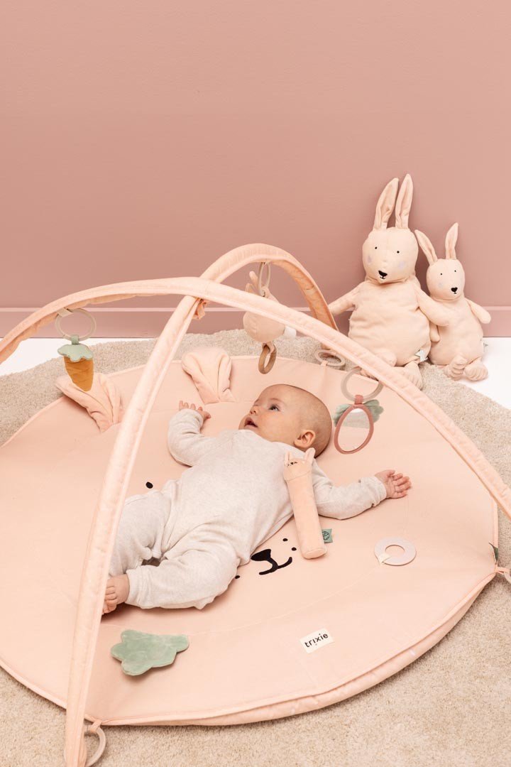 Mrs Rabbit Activity Play Mat with Arches – Organic Cotton, Cotton & Recycled Polyester, Sensory Toys (3 m+) - Tiny Tugz™