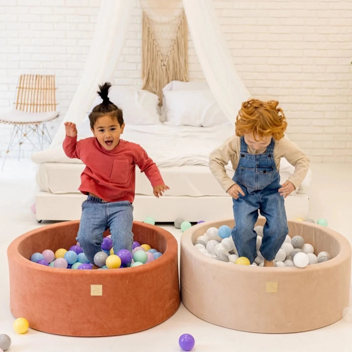 Round Velvet Foam Ball Pit (Sage Green) – Safe Soft Play Pool for Kids (200 Balls Included: Transparent) - Tiny Tugz™