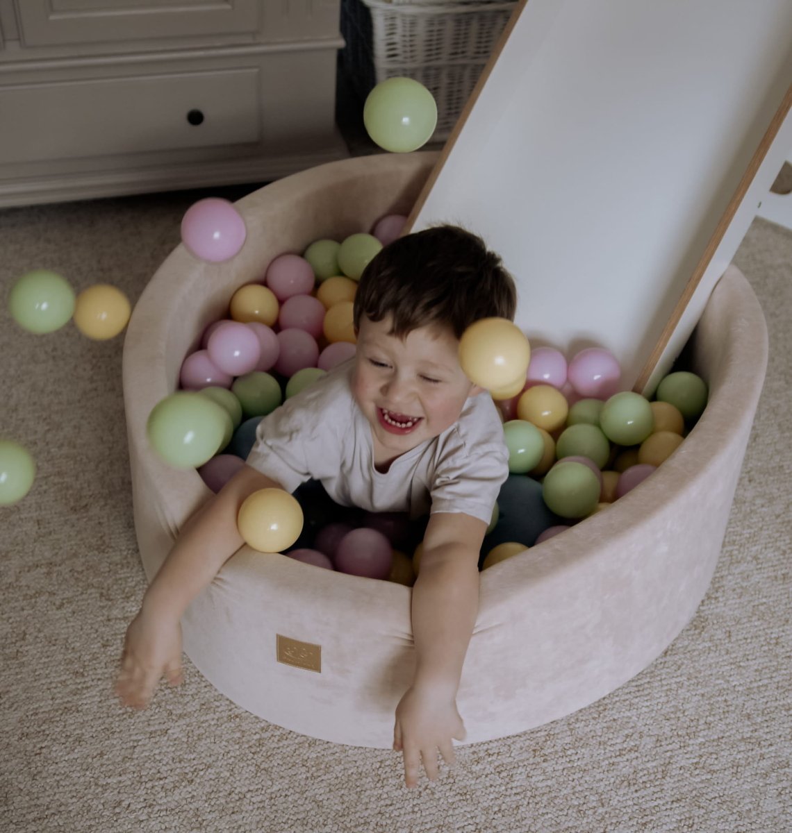 Round Velvet Foam Ball Pit with 250 Balls, 30 cm High - Spring - Tiny Tugz™