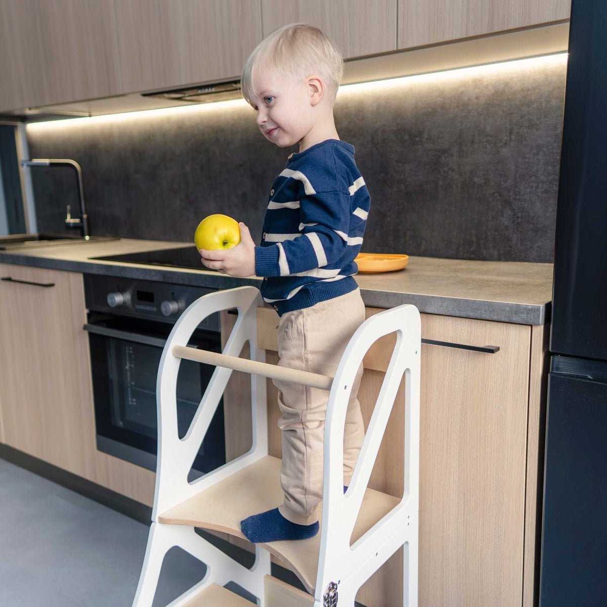 Securestep™ 2-in-1 Montessori Kitchen Tower for Toddlers (18M–6Y) - Tiny Tugz™