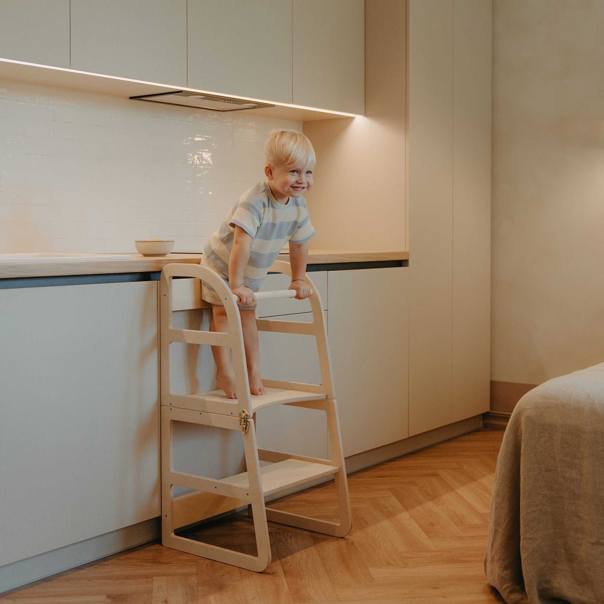 Sleekstep™ 2-in-1 Montessori Kitchen Tower for Toddlers (18M–6Y) - Tiny Tugz™