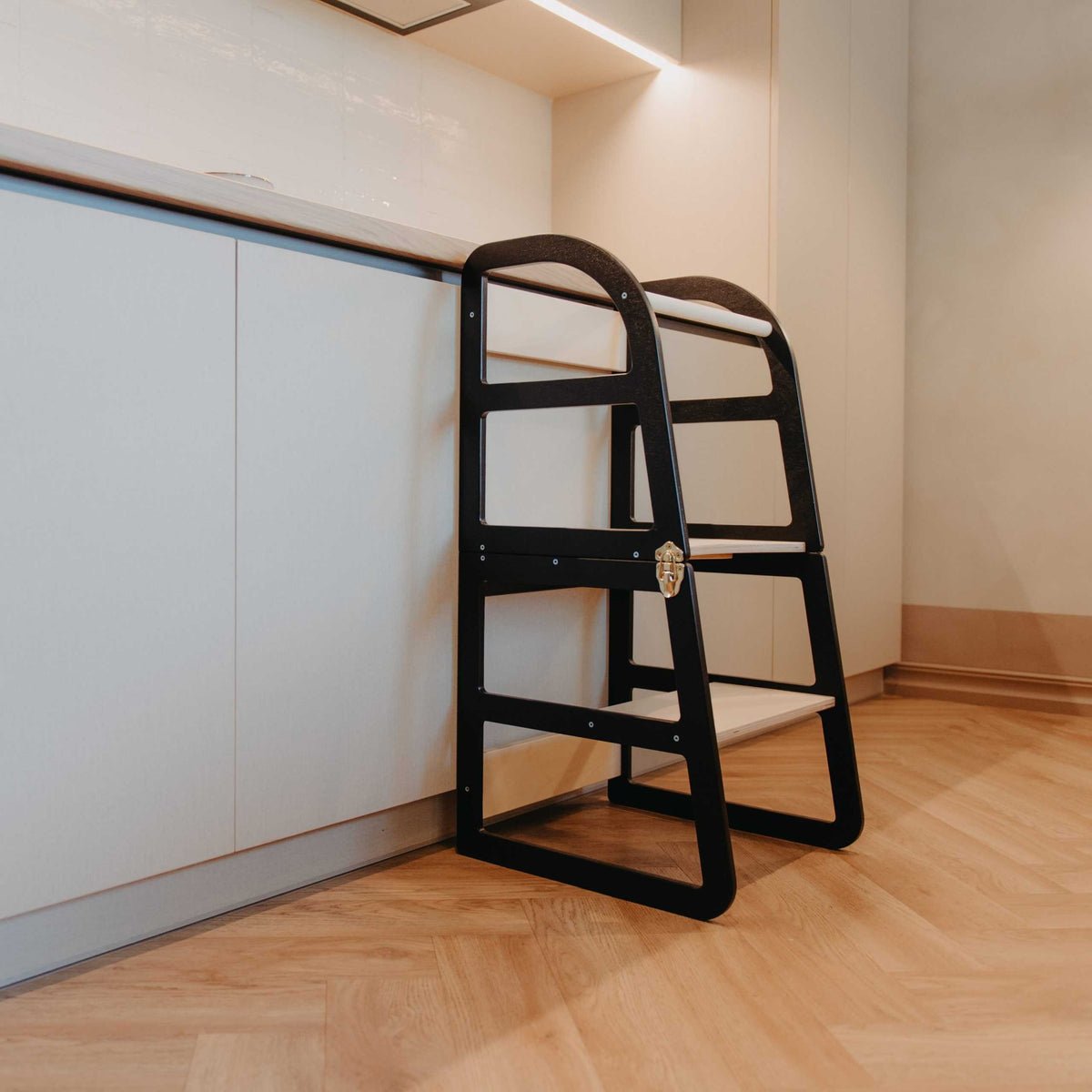 Sleekstep™ 2-in-1 Montessori Kitchen Tower for Toddlers (18M–6Y) - Tiny Tugz™