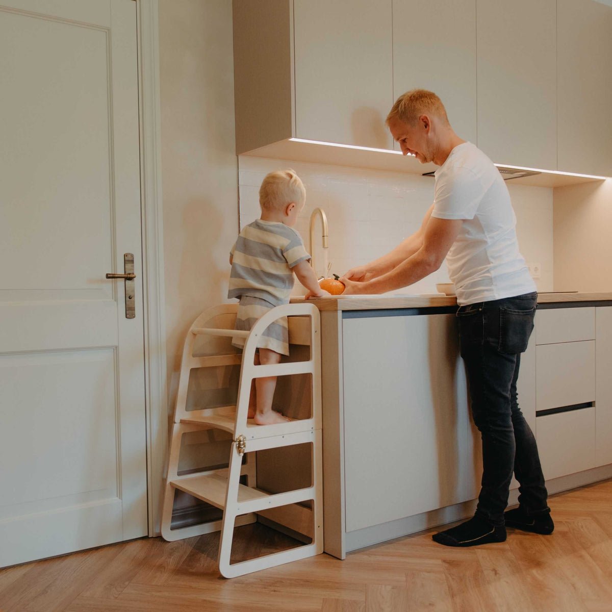 Sleekstep™ 2-in-1 Montessori Kitchen Tower for Toddlers (18M–6Y) - Tiny Tugz™
