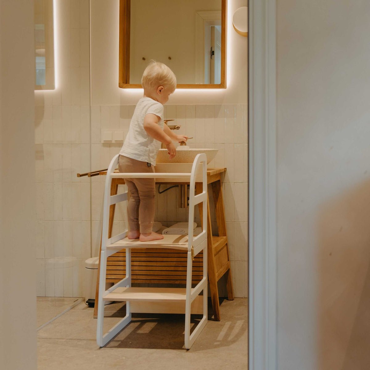 Sleekstep™ 2-in-1 Montessori Kitchen Tower for Toddlers (18M–6Y) - Tiny Tugz™