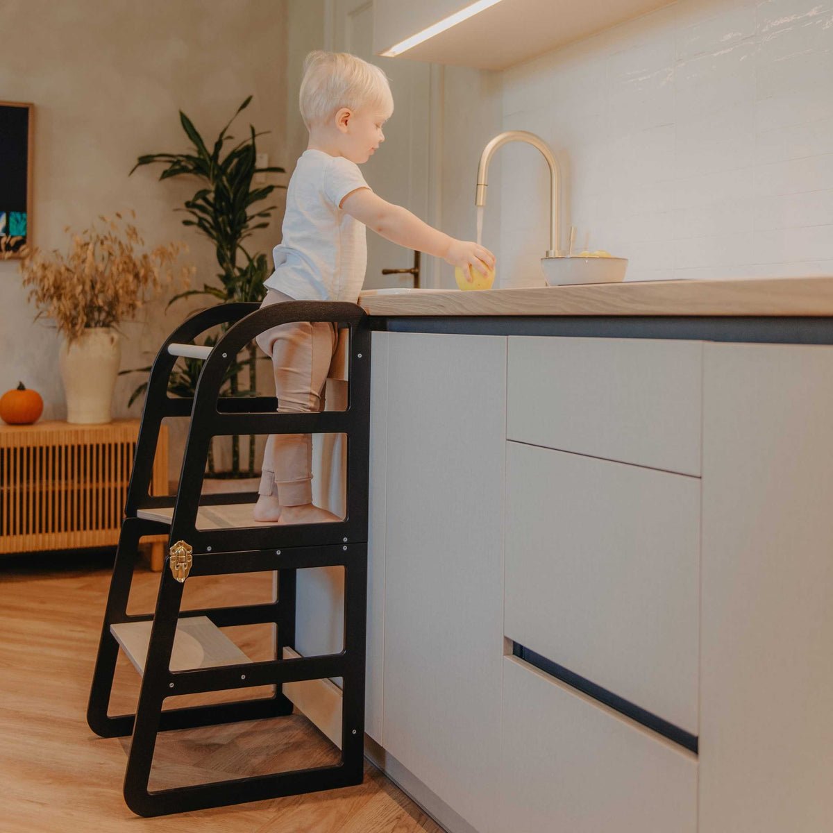 Sleekstep™ 2-in-1 Montessori Kitchen Tower for Toddlers (18M–6Y) - Tiny Tugz™