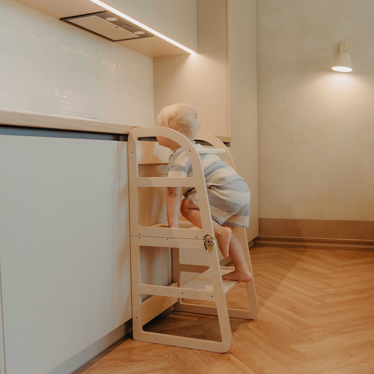 Sleekstep™ 2-in-1 Montessori Kitchen Tower for Toddlers (18M–6Y) - Tiny Tugz™