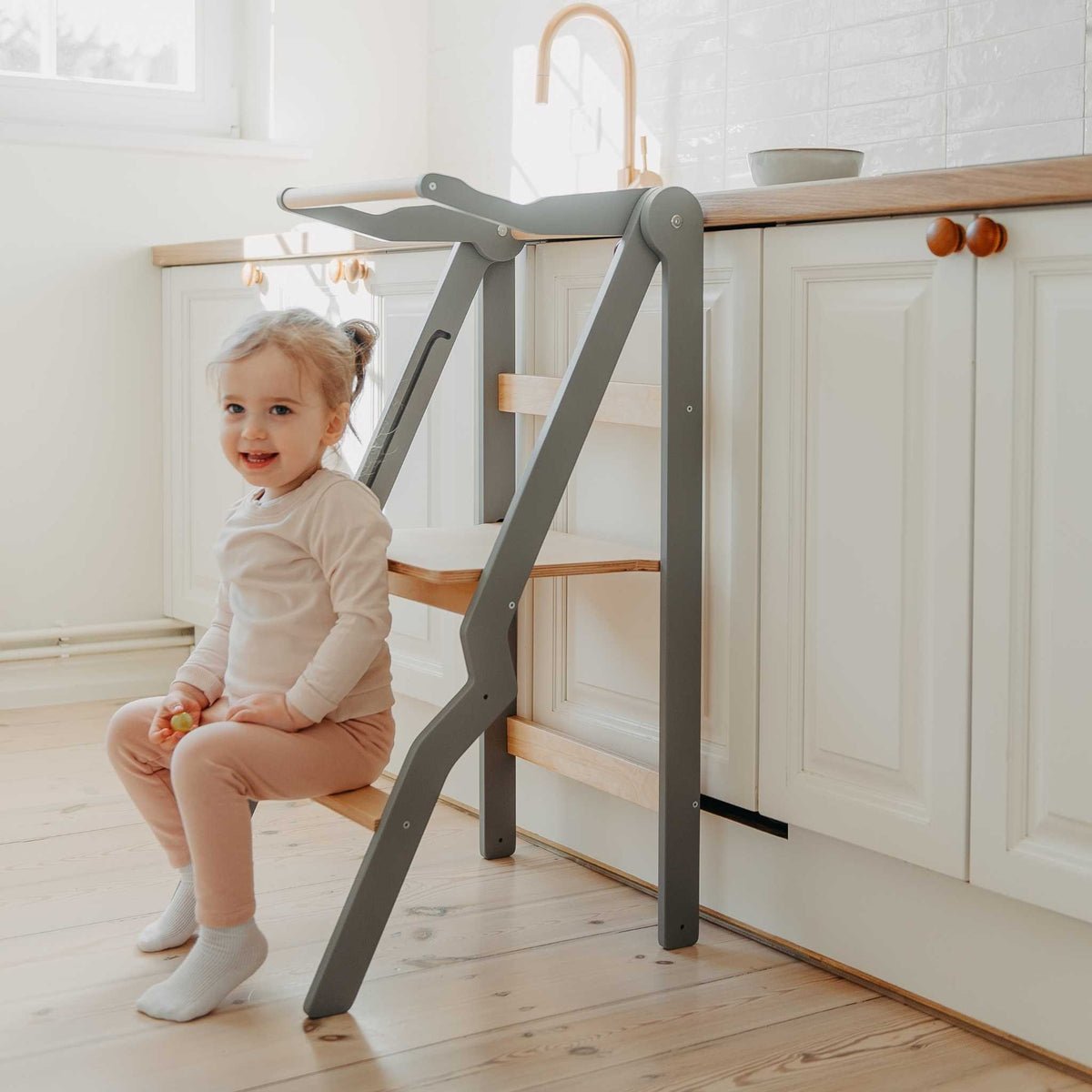 ZigZag™ Foldable Montessori Kitchen Tower for Toddlers (18M–6Y) - Tiny Tugz™